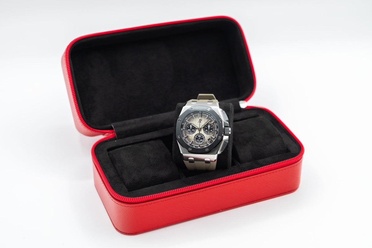 Trio — 3 Watch Case — Rosso saffiano, detail